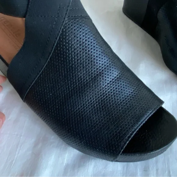 Kenneth Cole Gentle Souls Gianna Black Perforated Leather Sandal  Size 9.5 - Picture 9 of 14